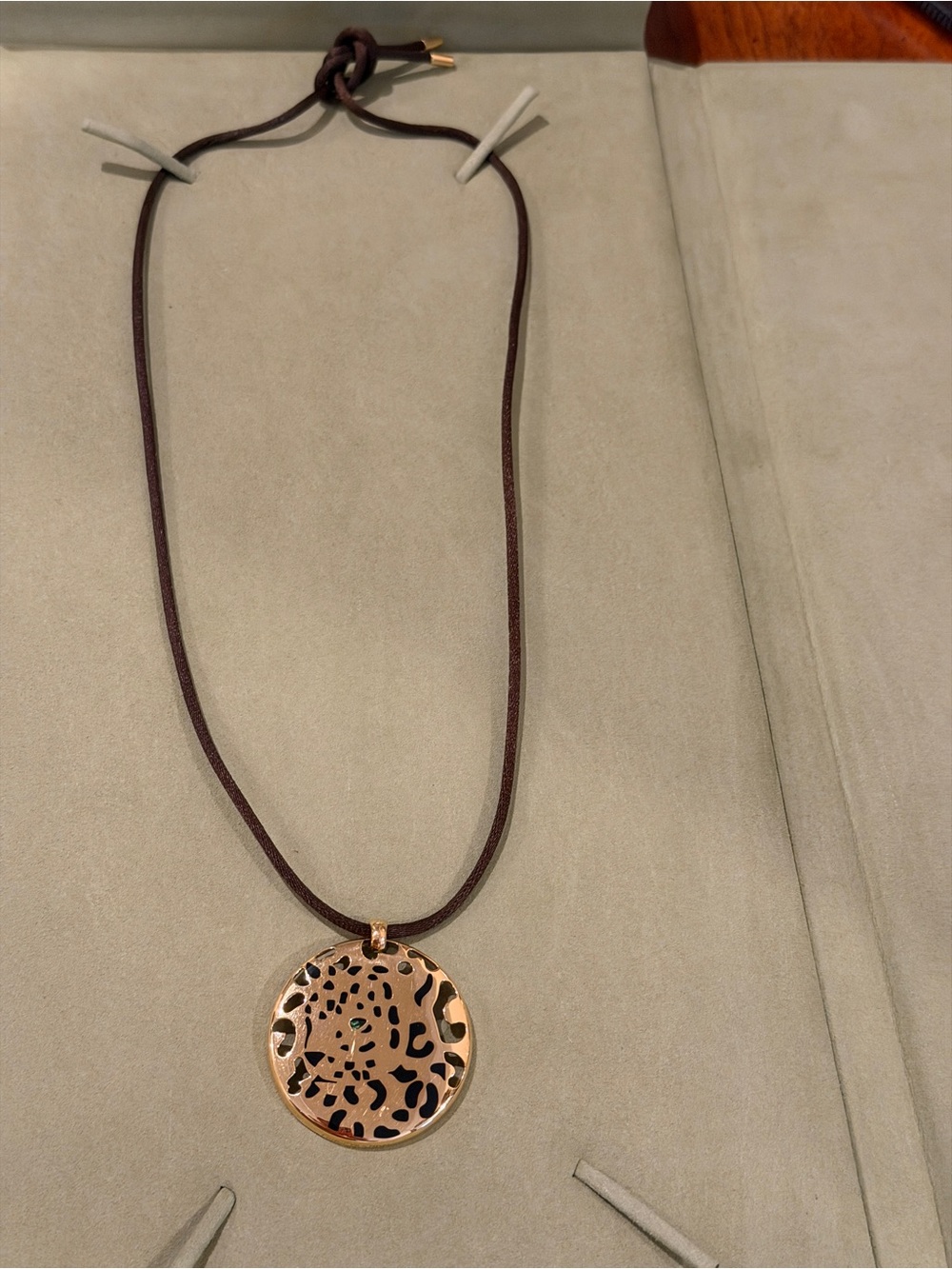 CARTIER Panthère 18K Yellow Gold Black Lacquer necklace.